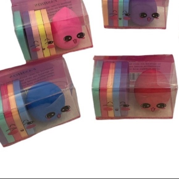 2 LEFT! 🆕Assorted Make-up Sponges: Comes with 1 tear drop and 5 square sponges - Picture 1 of 5
